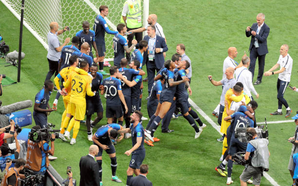 伴随他们成 伴随他们成